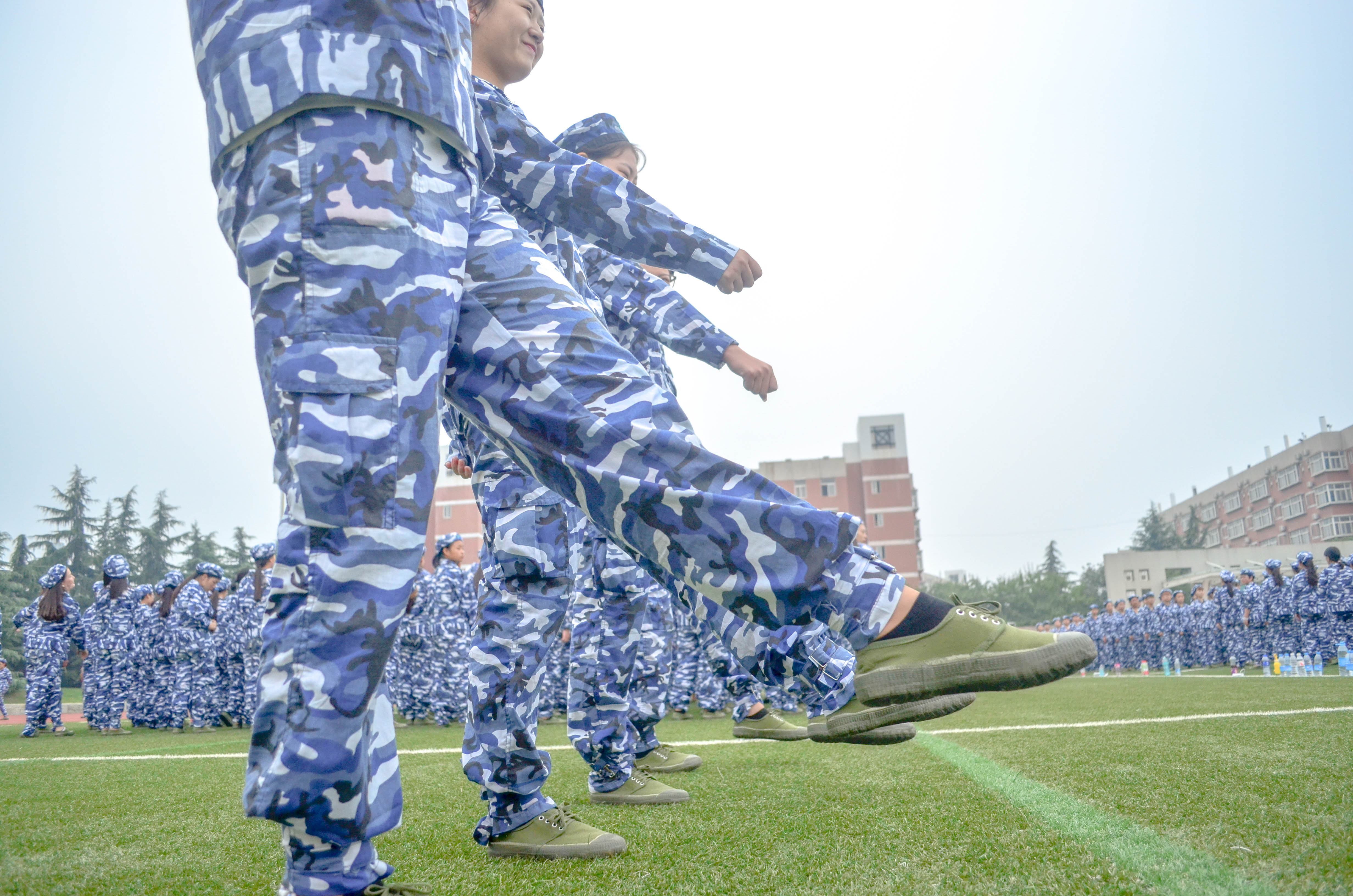 军训中遇见最美的自己-西安欧亚学院---高职学院